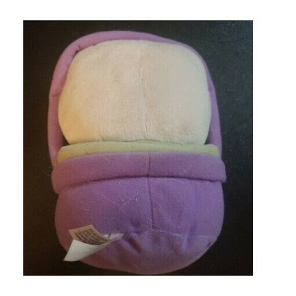 Hello Kitty in a ester basket plush - Picture 3 of 4